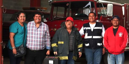 Gobierno Municipal de Cárdenas apoya a bomberos con baterías para vehículos