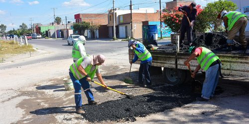 SGS fortalece si infraestructura vial con bacheo  permanente en diversas colonias