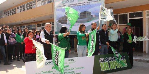 El Ejecutivo Estatal lleva apoyo a niñas y niños con rehabilitación de más escuelas