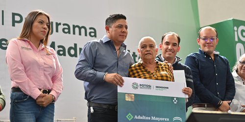 Personas adultas mayores y madres solteras reciben más apoyo de Ricardo Gallardo