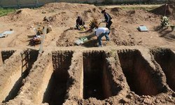 Siguen cavando fosas en cementerio de Milpillas de SLP por más muertes Covid