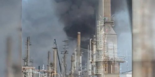 Dos empleados heridos en incendio en refinería en el sur de Oklahoma