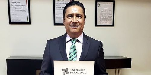 Dirigente de la COPARMEX local obtiene título en Derecho