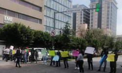 Vallenses bloquean Av. Carranza exigiendo escrituración de predios